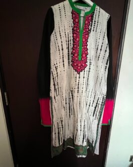 white embriodary kurta
